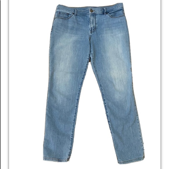 LOFT JEANS. RELAXED SKINNY. LIGHT WASH. SIZE 12. - Picture 1 of 5